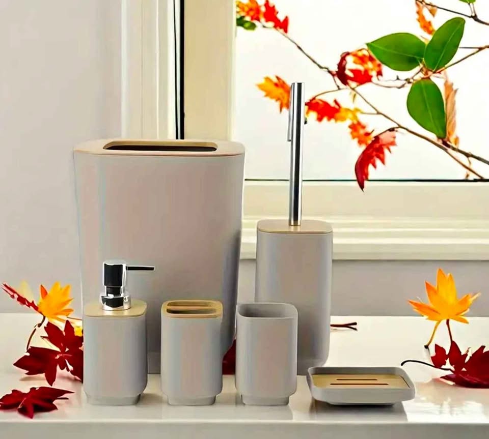 SET DE BAÑO ELEGANTE CON DETALLES EN BAMBÚ