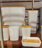 SET DE BAÑO ELEGANTE CON DETALLES EN BAMBÚ